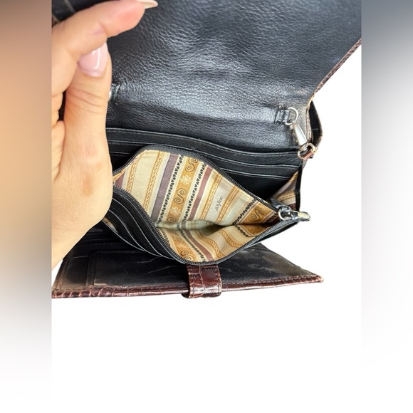 Vintage Brighton Crossbody
Handbag Black & Brown Leather
Many Compartments - Picture 6 of 16